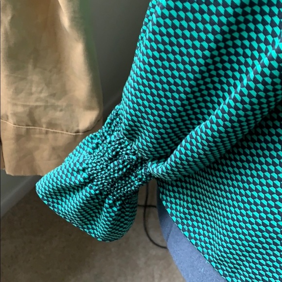 Banana Republic Long Sleeve Top Size L - Picture 3 of 6